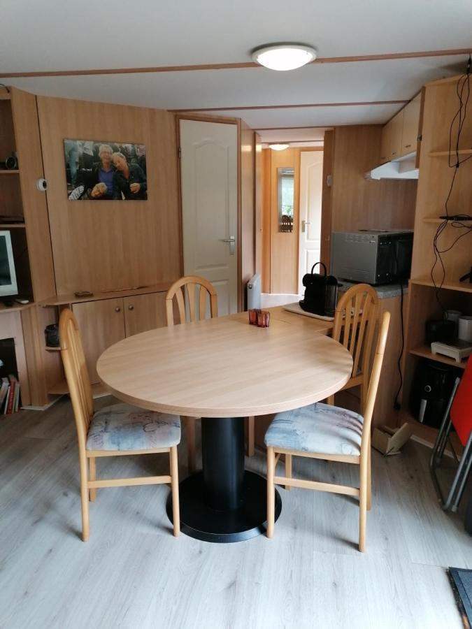Chalet 4-6 Personen Epe F15 Van Alle Gemakken Voorzien Max Aantal Volwassen Personen Bedraagt 4 Zewnętrze zdjęcie